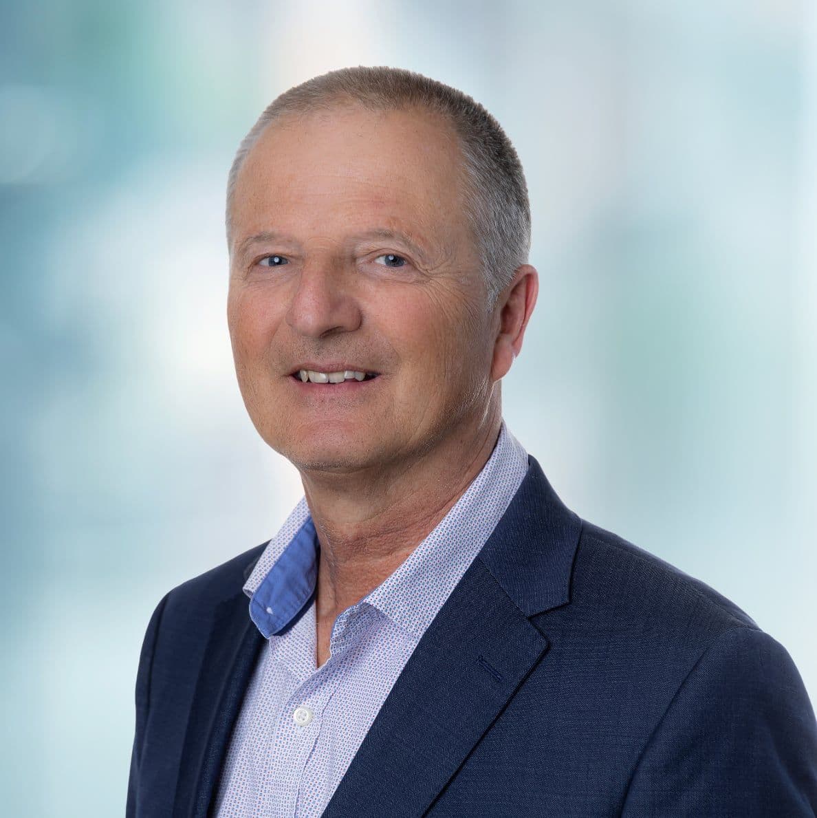 Portrait image of Dr Jens-Ulrich Buelow