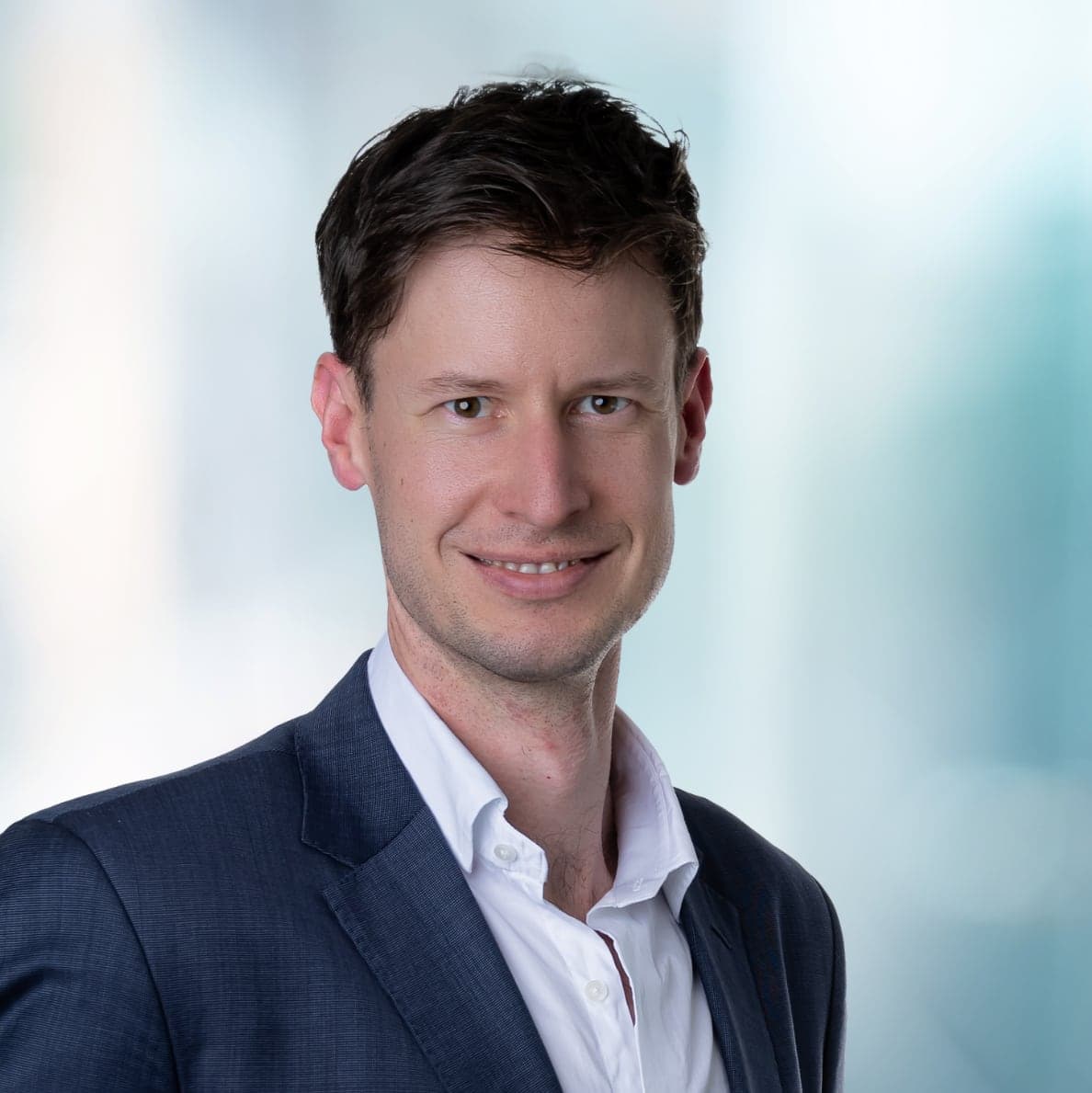 Portrait image of Dr Nicholas Calvert
